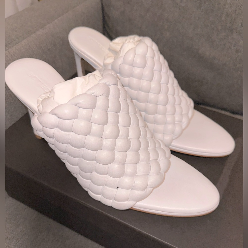 Bottega Venetta White Sandals size 37.5